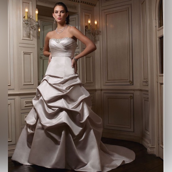 Casablanca off-white satin wedding gown - Picture 1 of 16